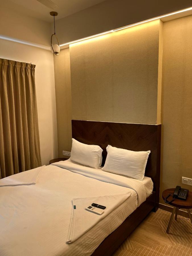 Hotel Flora Embassy Chennai Zewnętrze zdjęcie