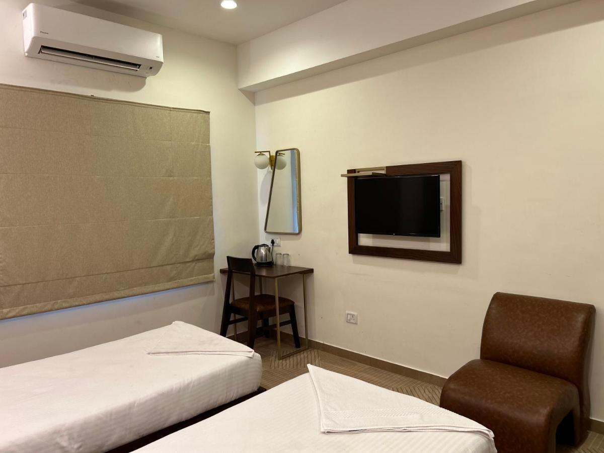 Hotel Flora Embassy Chennai Zewnętrze zdjęcie