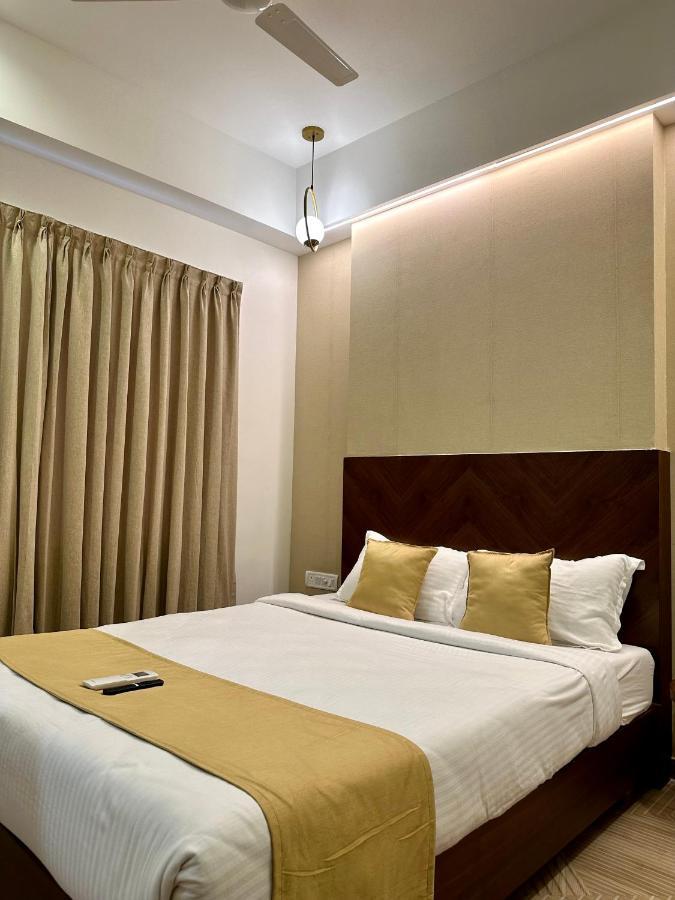 Hotel Flora Embassy Chennai Zewnętrze zdjęcie